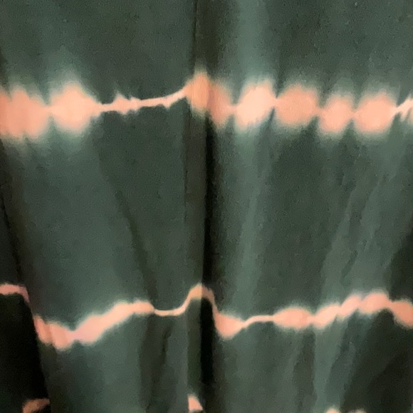 Layne Bryant size 14/16. Tye dyed look. Peek a boo sleeves. Tie-dyed tunic. - Picture 8 of 11